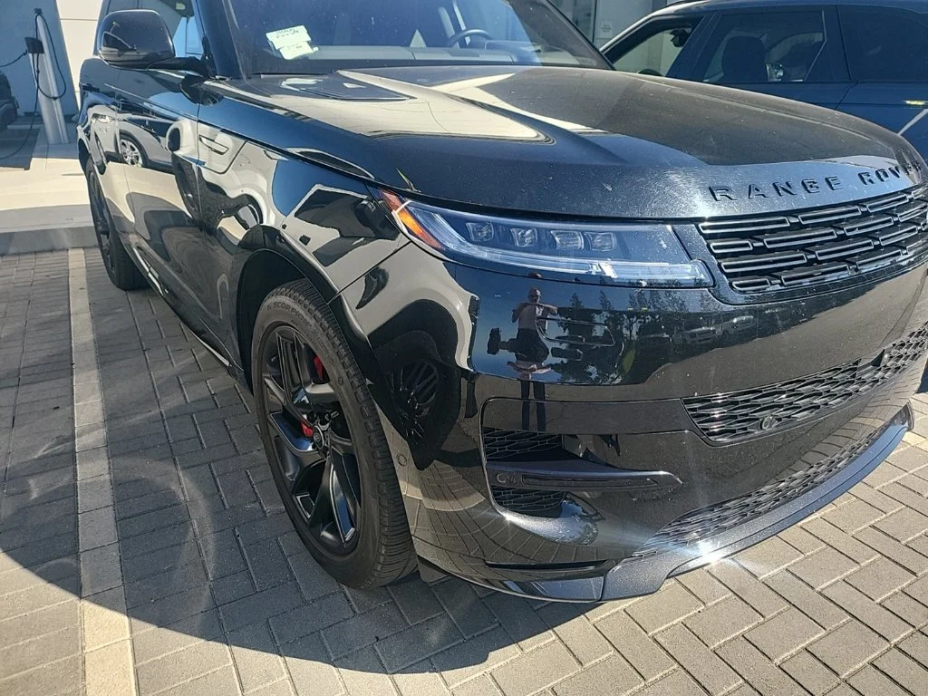 Used 2023 Black Land Rover SE Dynamic image 2