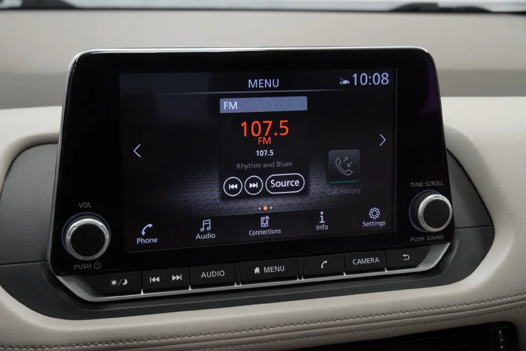 Used 2023 Pearl White Trico Nissan SL image 26