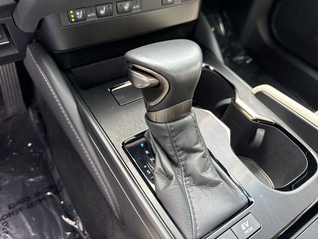 2025 Lexus ES Hybrid 300h - Photo 20