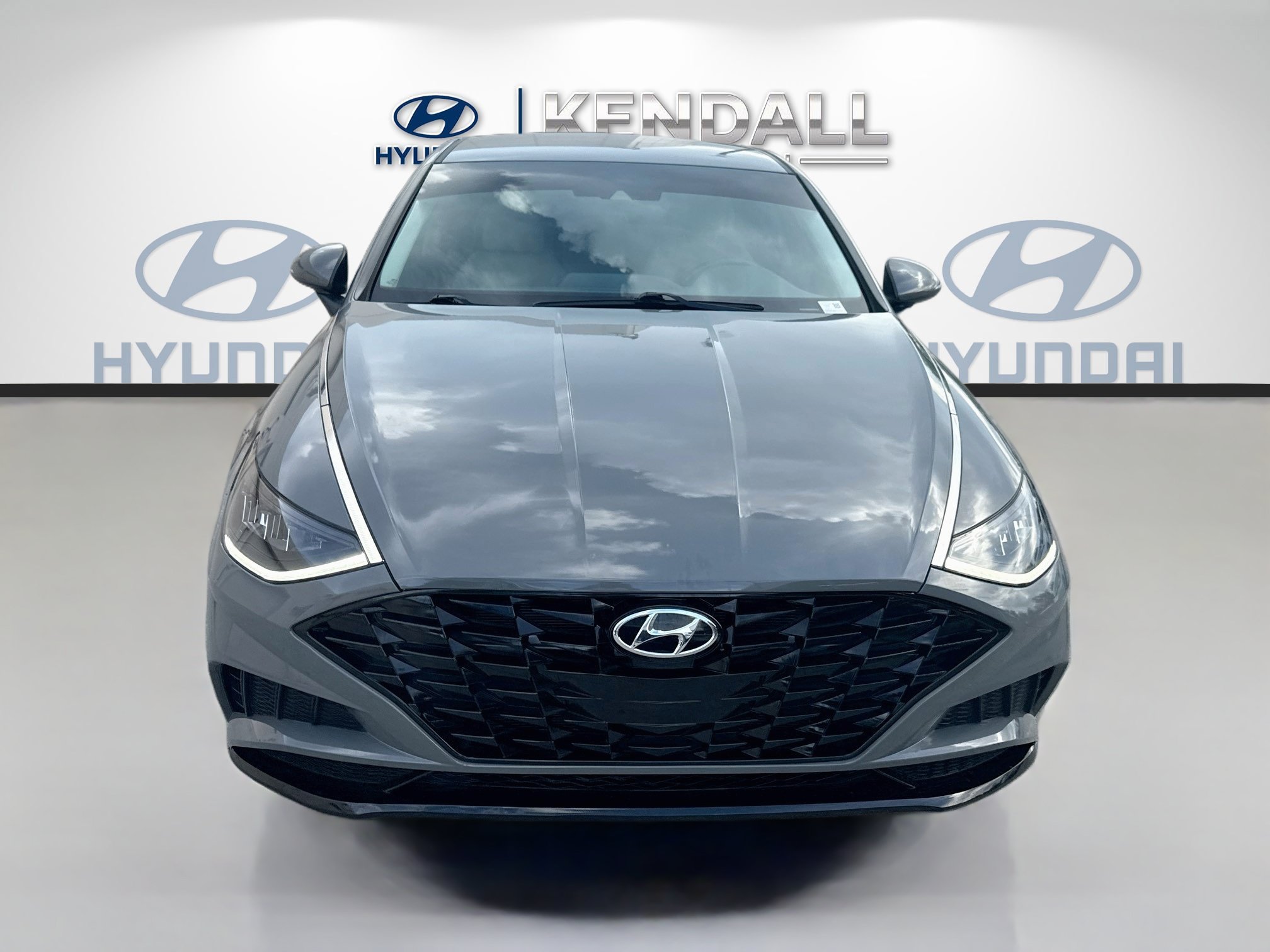 Used 2023 Hampton Gray Hyundai SEL image 2