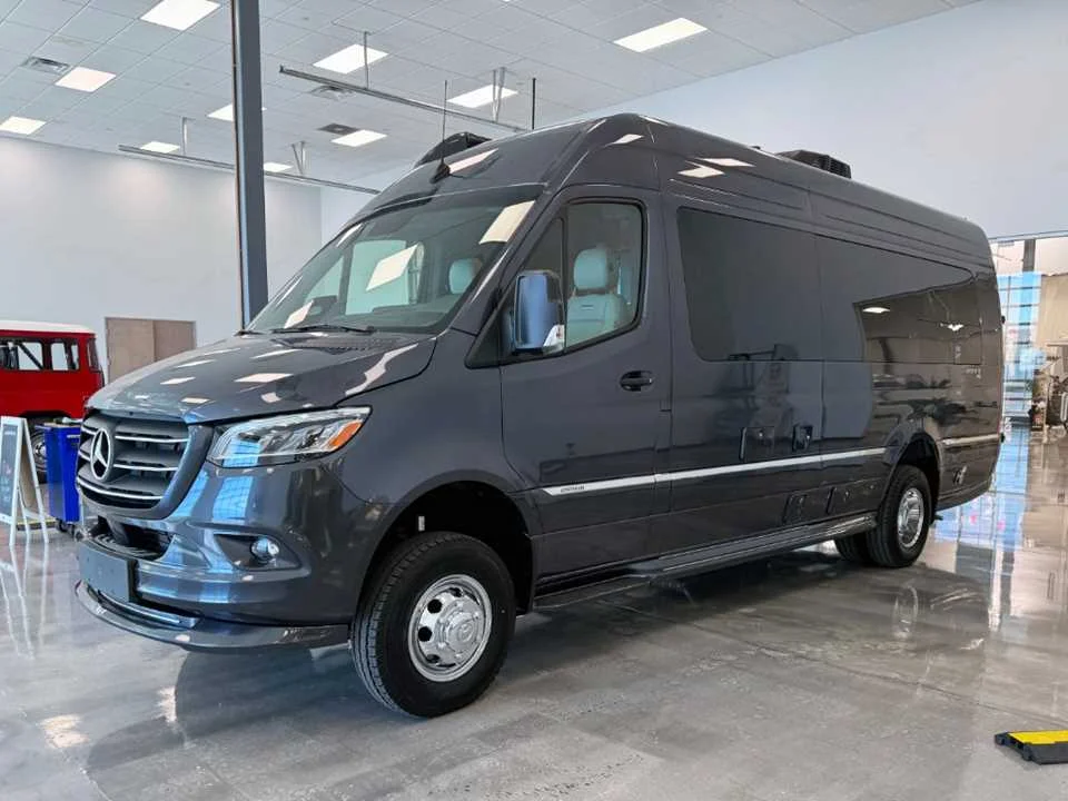 New 2025 Tenorite Gray Metallic AIRSTREAM  image 6