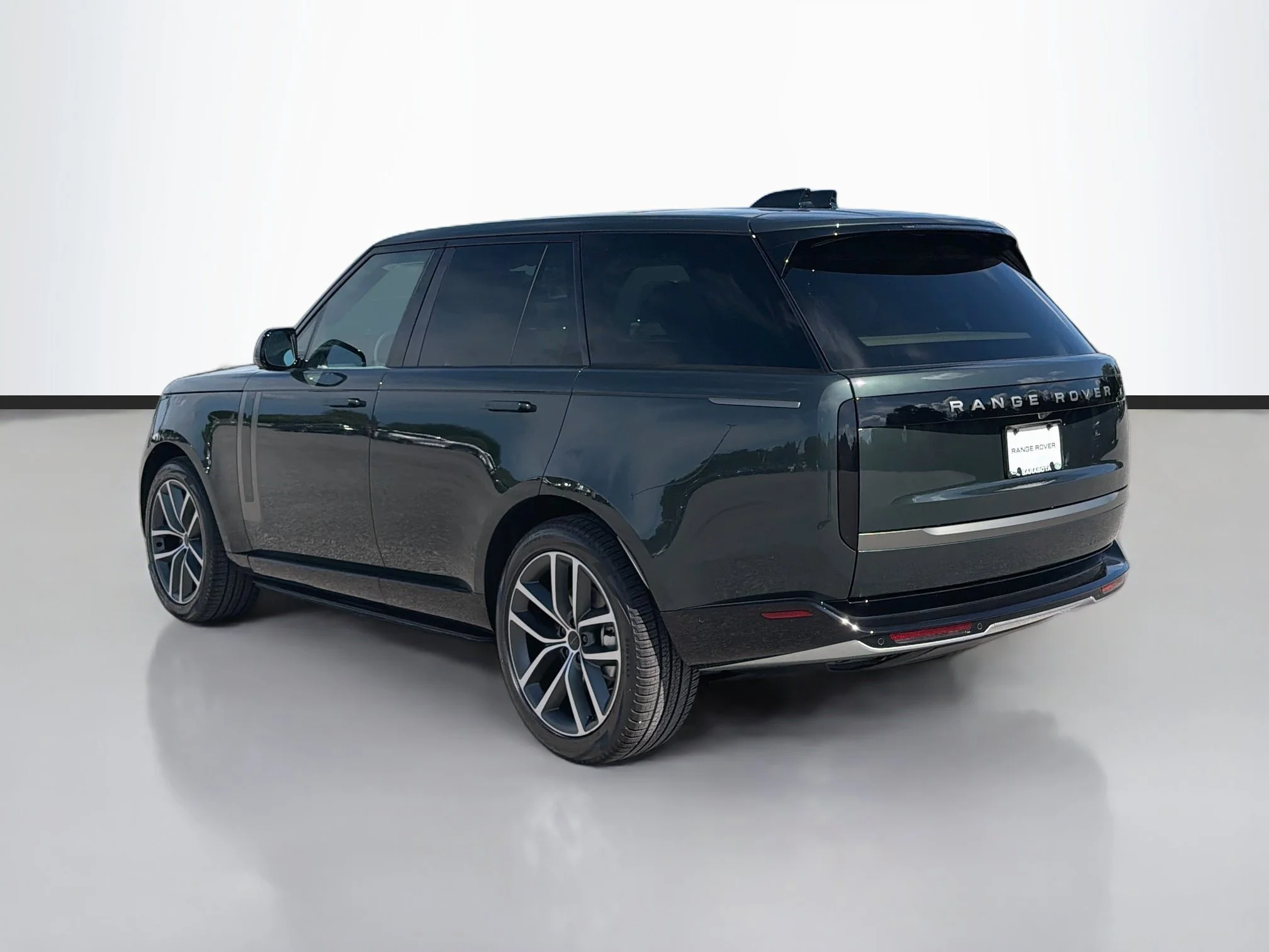 New 2026 Belgravia Green Land Rover SE image 3