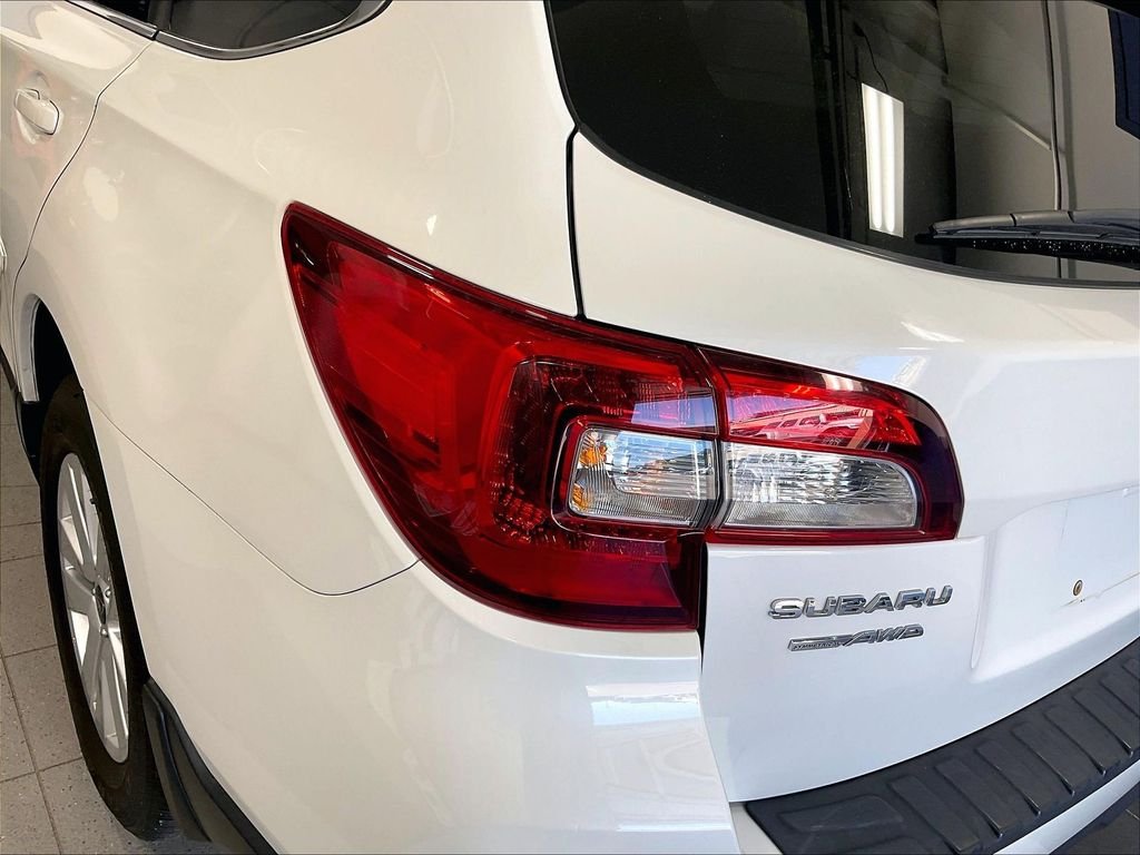 Used 2015 White Subaru 2.5i Premium image 33