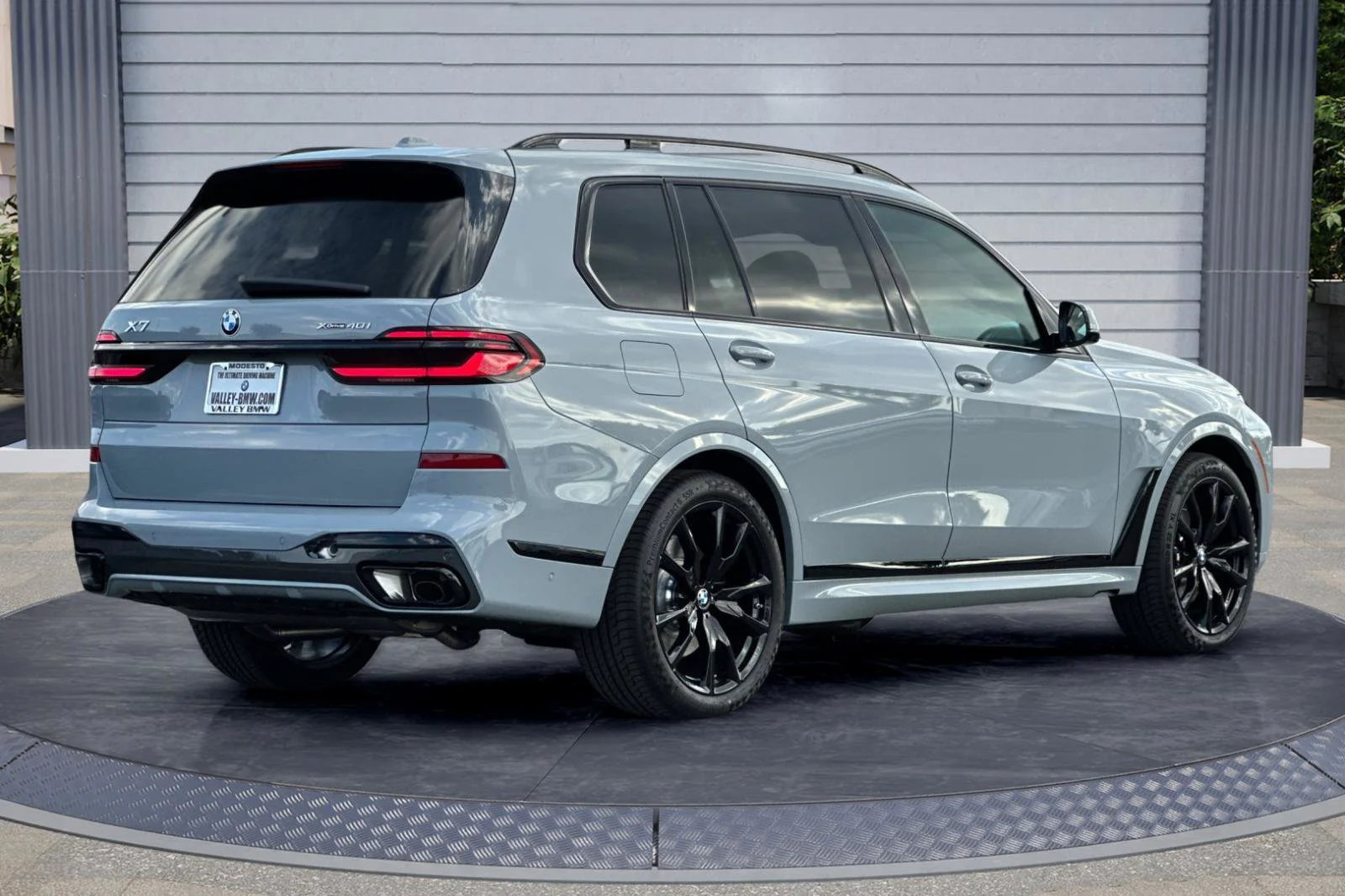 New 2027 Brooklyn Grey Metallic BMW xDrive40i image 4