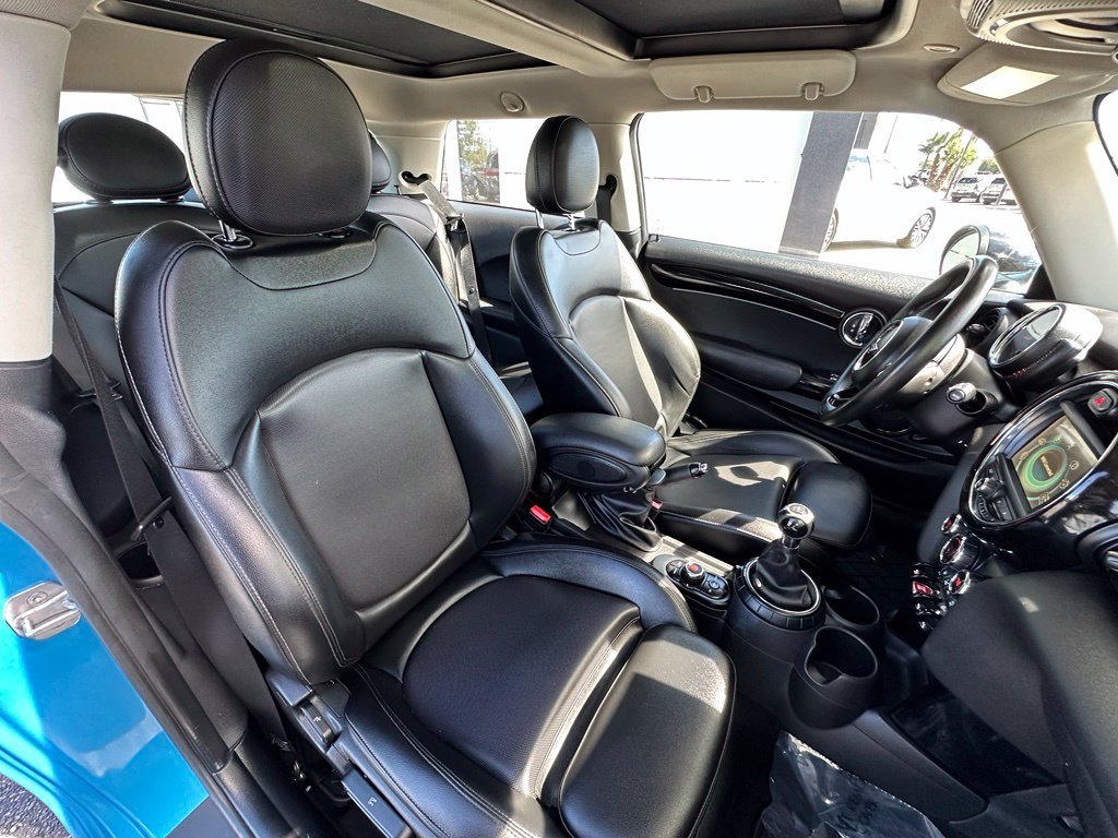 Used 2016 Blue MINI Base image 16