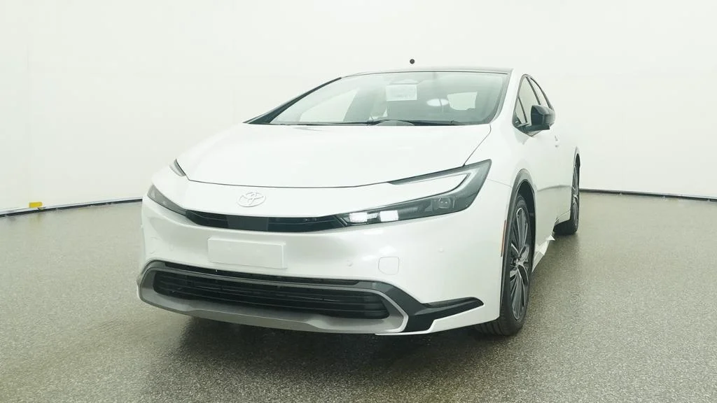 New 2027 Wind Chill Pearl Toyota XLE image 33