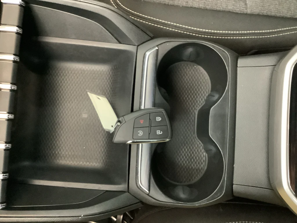 Used 2025 Summit White GMC AWD Elevation image 18