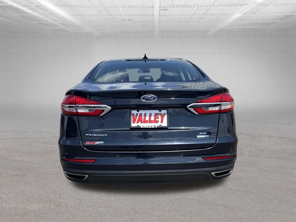 Used 2020 Blue Ford SE image 9