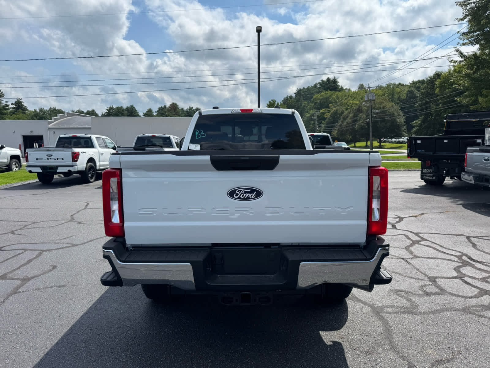 New 2027 Oxford White Ford XLT image 4