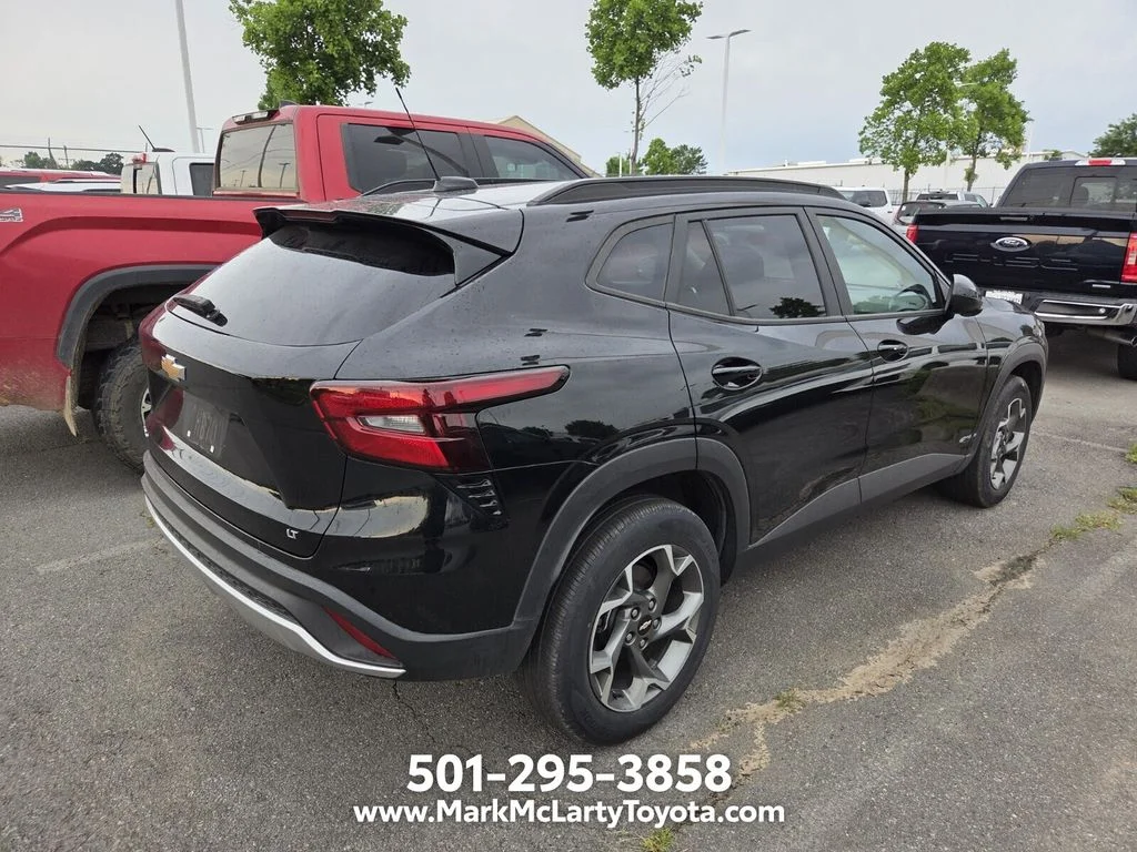 2025 Chevrolet Trax LT - Photo 10