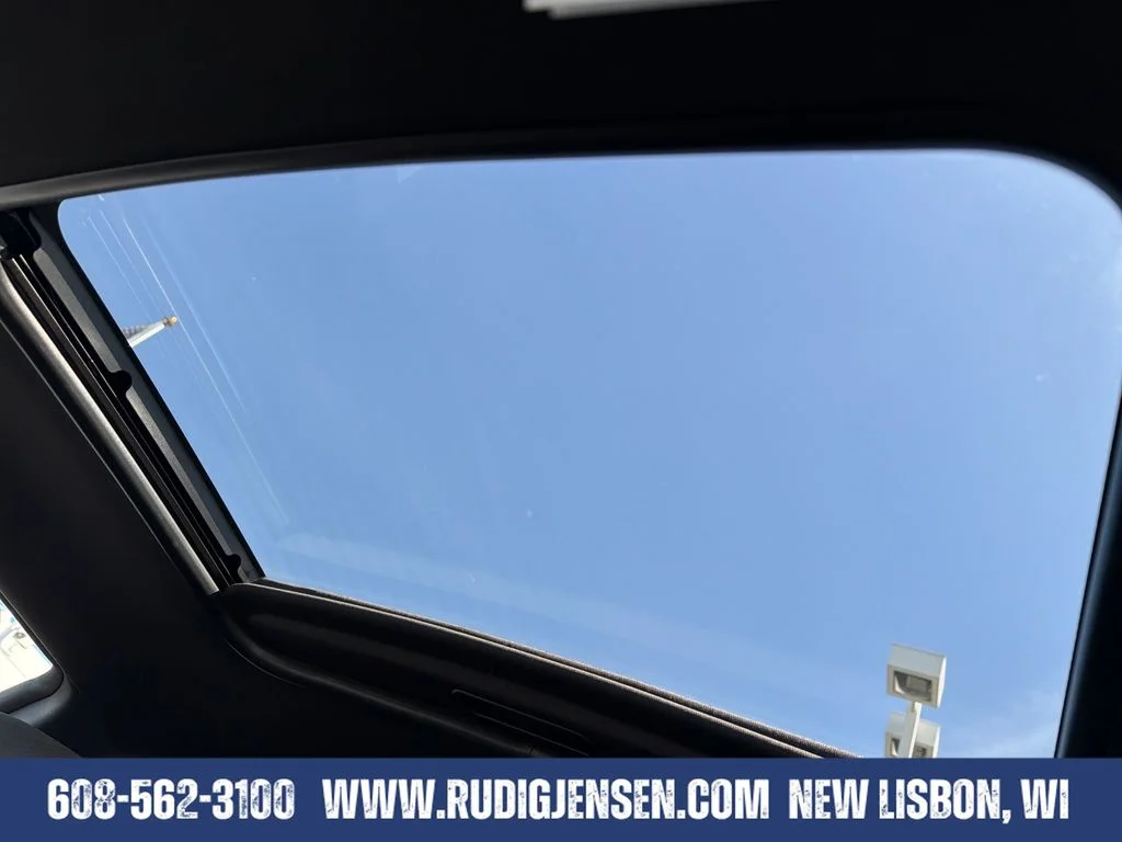 Used 2018 Summit White Chevrolet SS image 21