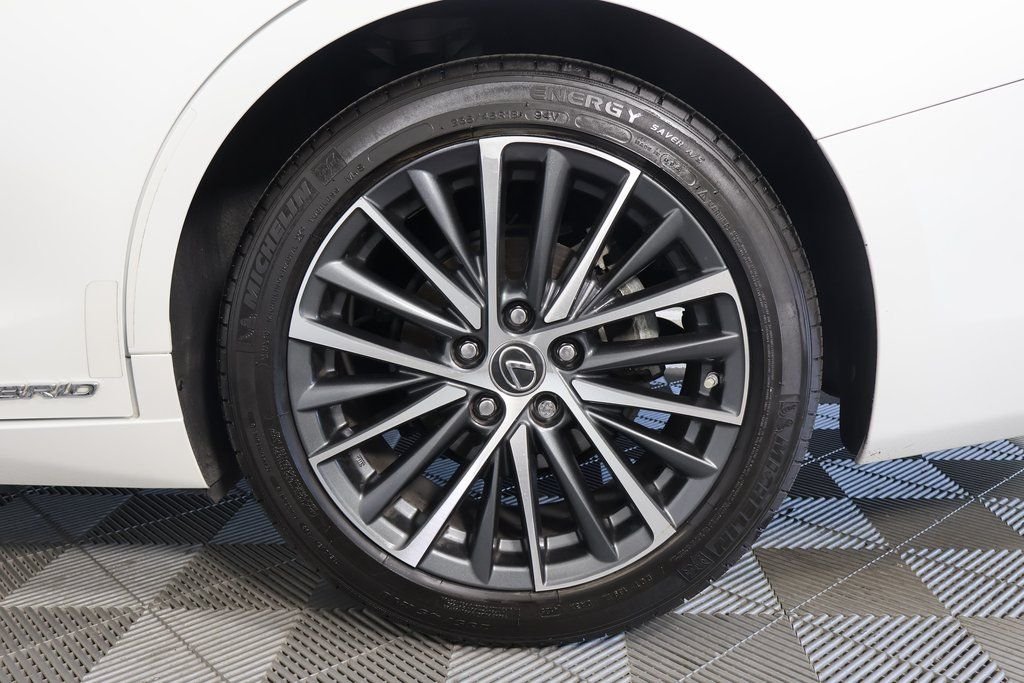 Used 2022 White Pearl Lexus 300h image 16