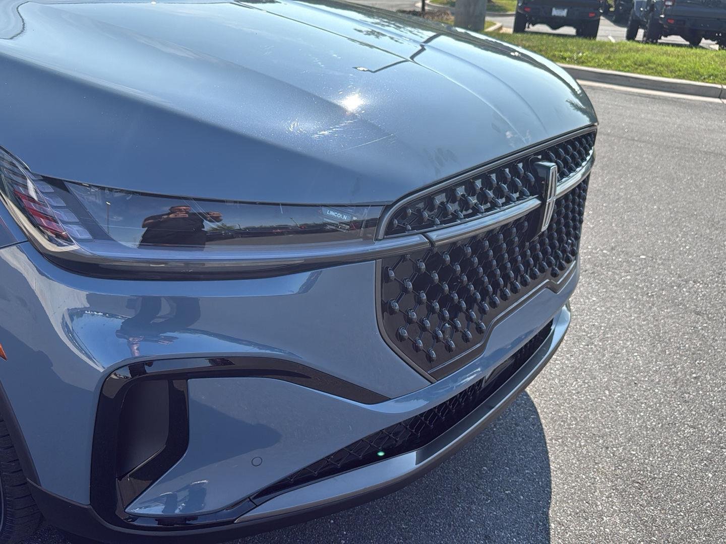 Used 2025 Whisper Blue Metallic Clearcoat Lincoln Premiere image 10