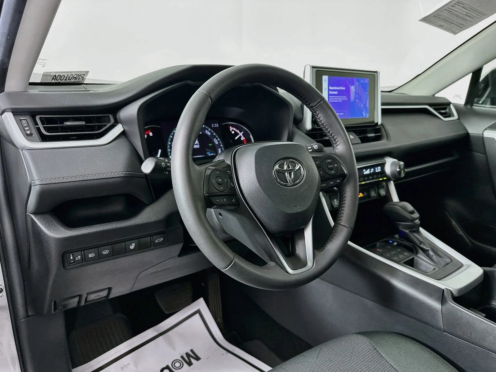 Used 2024 Silver Sky Metallic Toyota XLE image 9