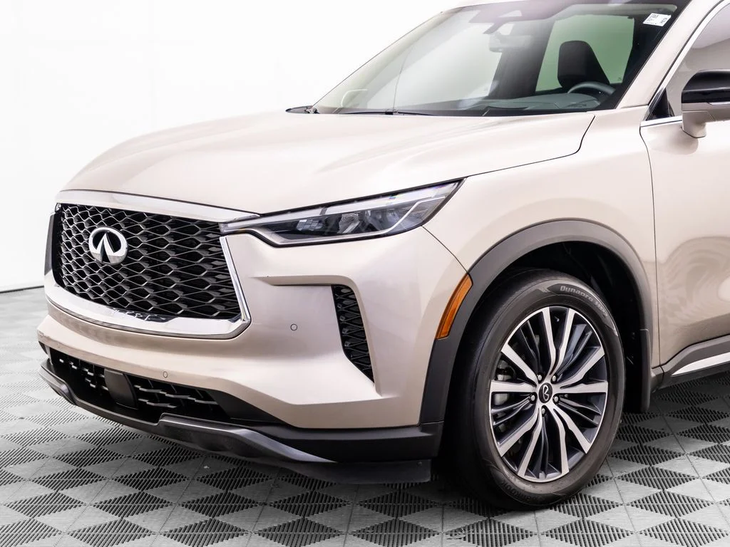 Used 2023 Silver INFINITI Sensory image 38