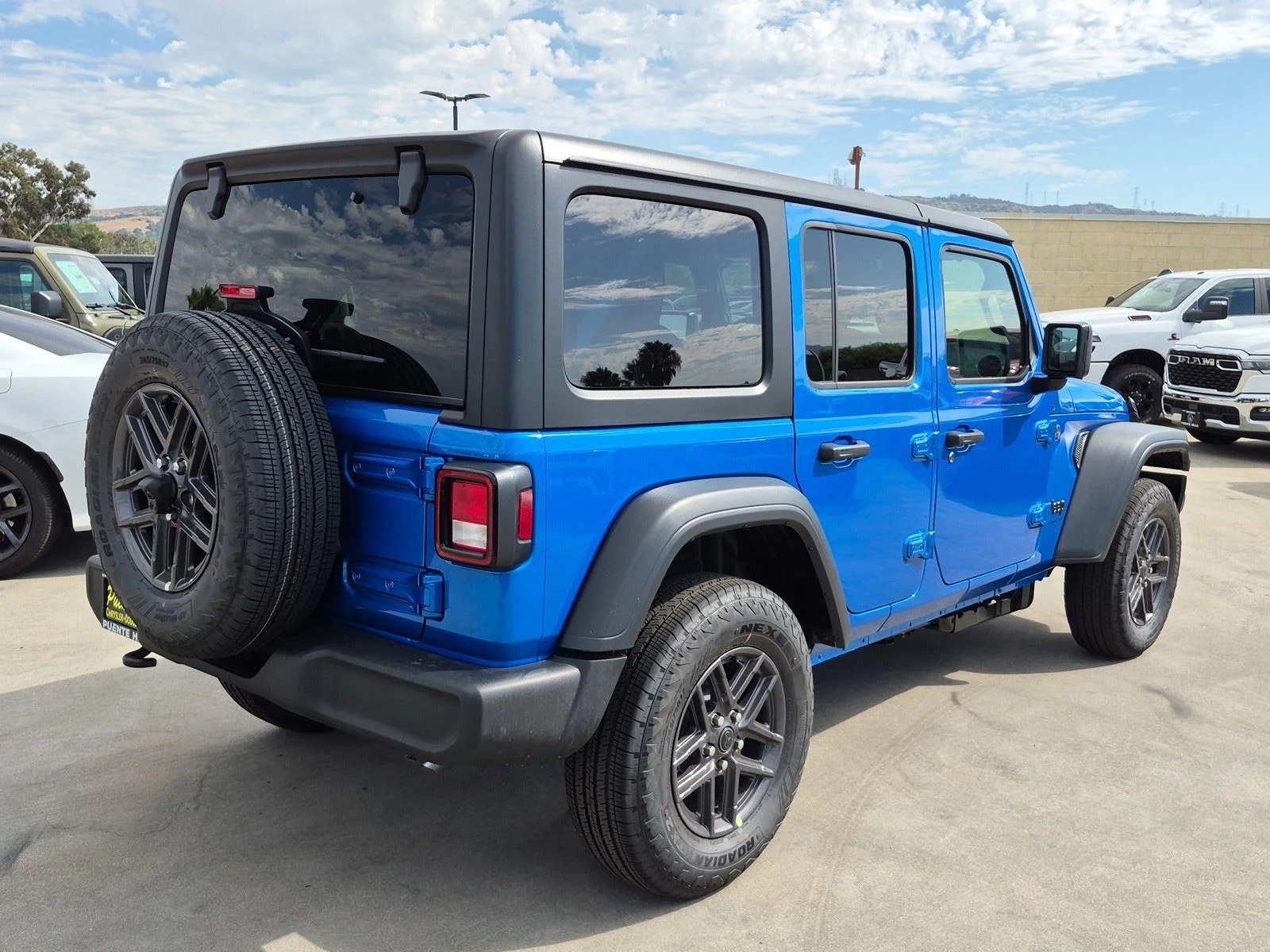 New 2026 Hydro Blue Pearl-Coat Exterior Paint Jeep Sport S image 6