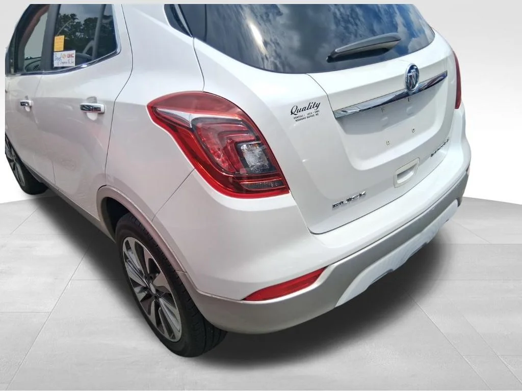 Used 2017 White Buick Essence image 5