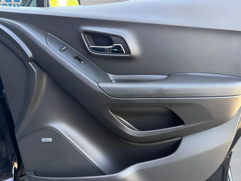 Used 2018 Black Chevrolet Premier image 29
