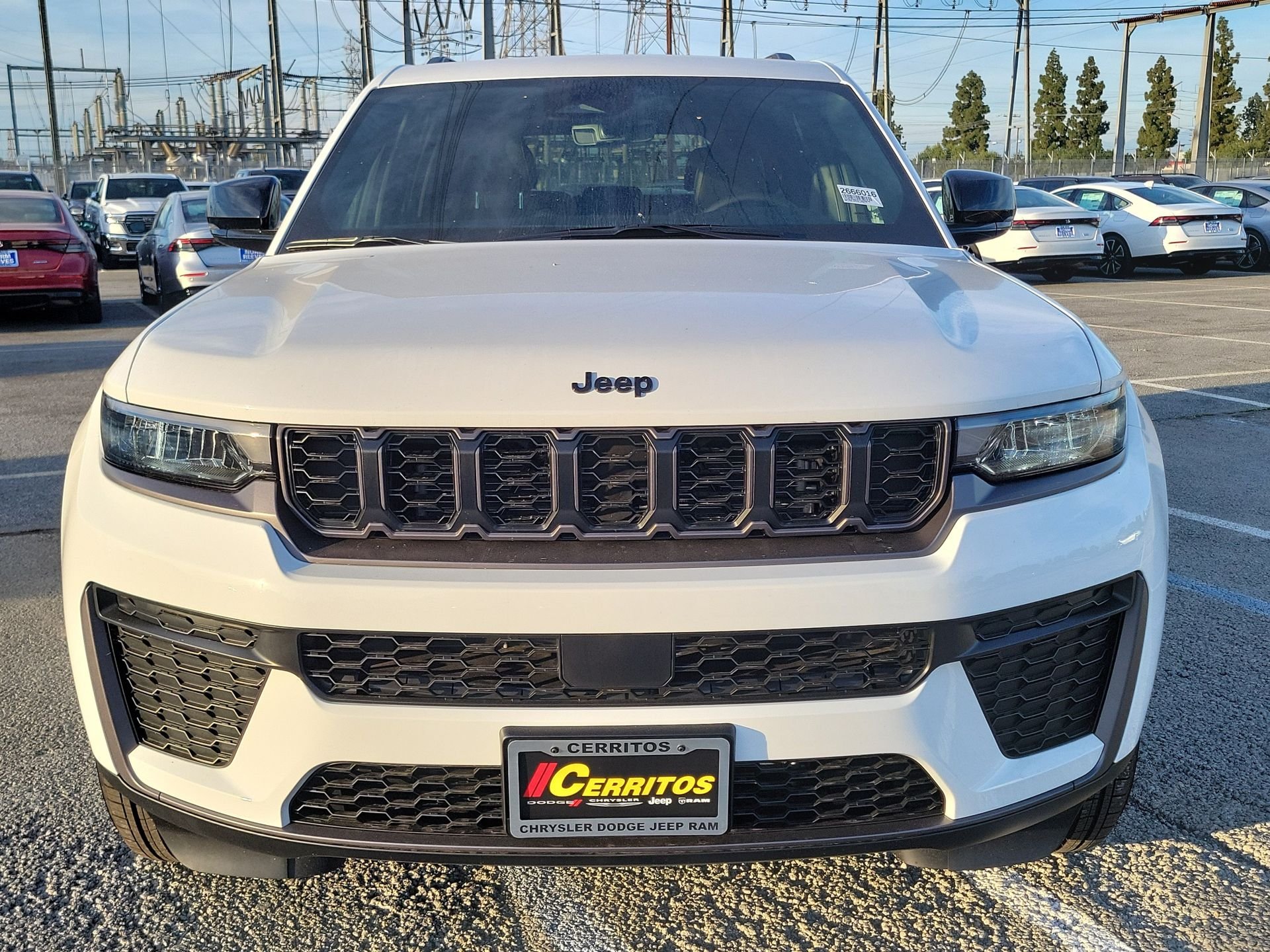 New 2026 Bright White Clear-Coat Exterior Paint Jeep Altitude image 21
