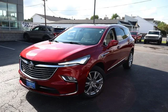 Used 2023 Red Buick Essence image 2