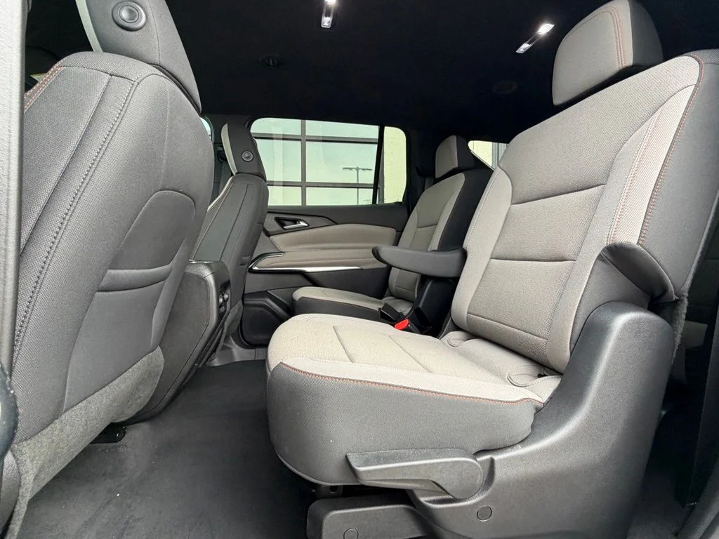 Used 2025 White Chevrolet LT image 9