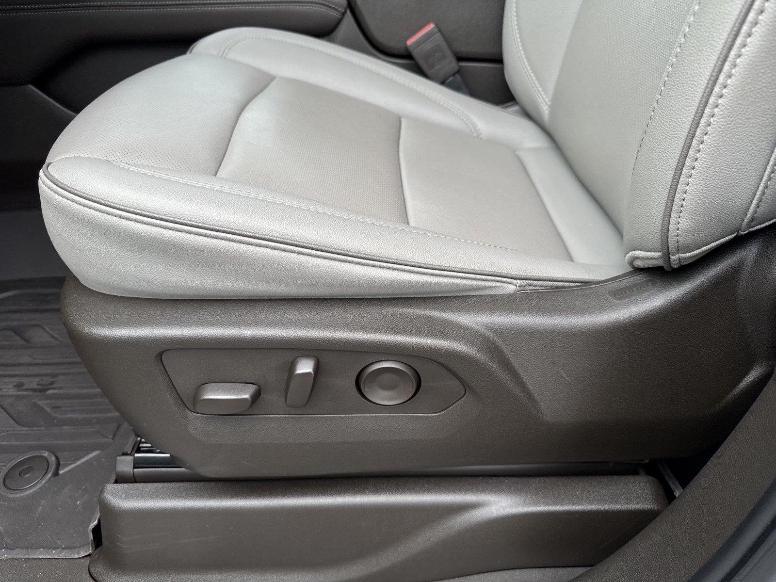 Used 2025 Summit White GMC Elevation image 12