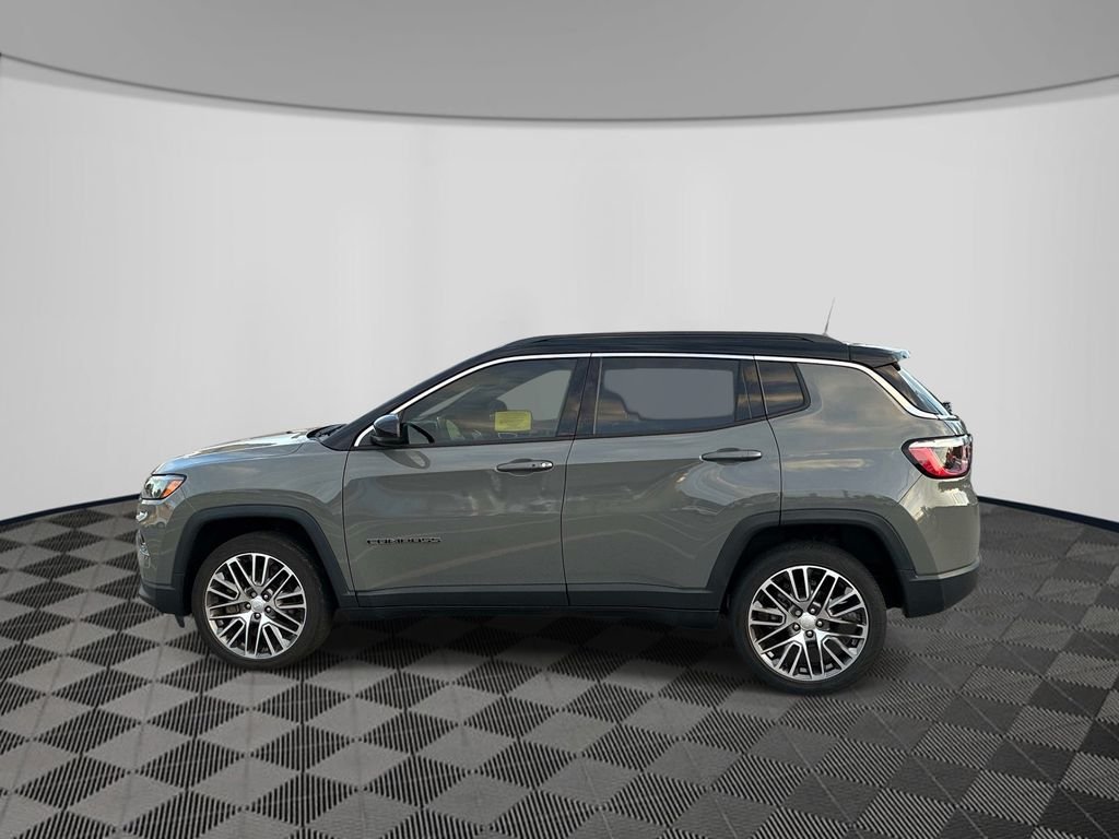 Used 2023 Gray Jeep Limited image 4