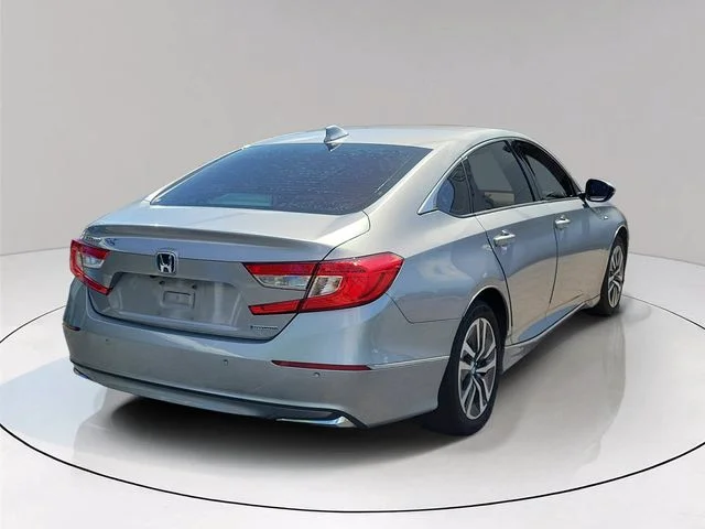Used 2022 Silver Honda EX-L image 4