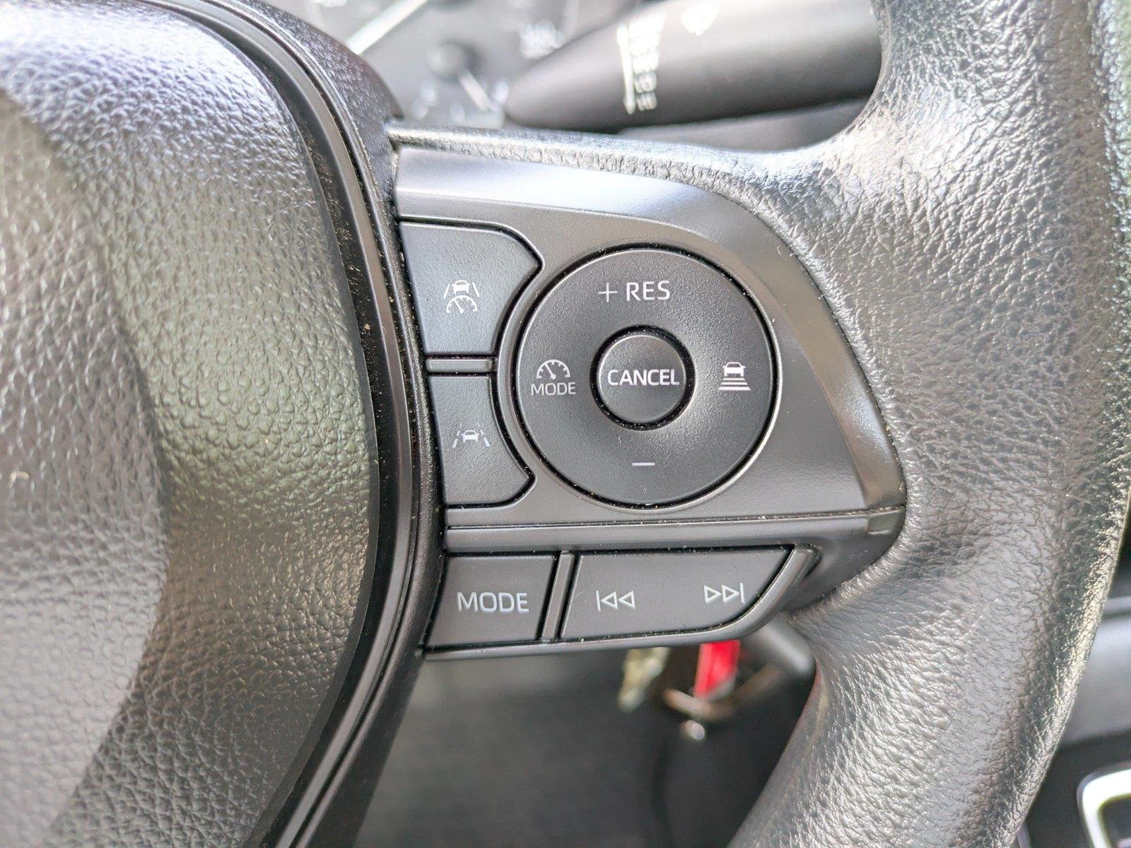 Certified Used 2025  Toyota LE image 23