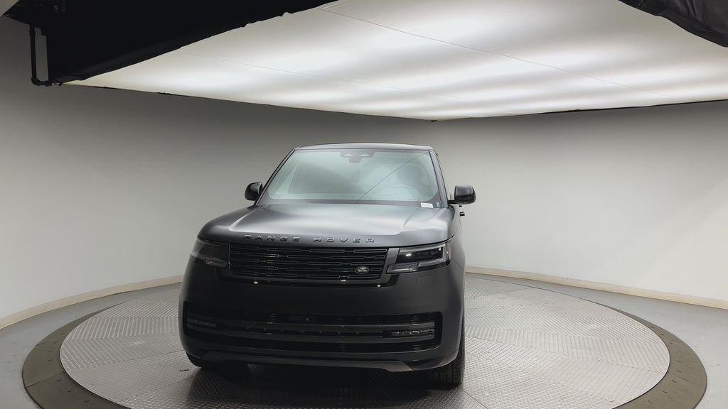 Used 2024 Santorini Black Metallic Land Rover SE image 7