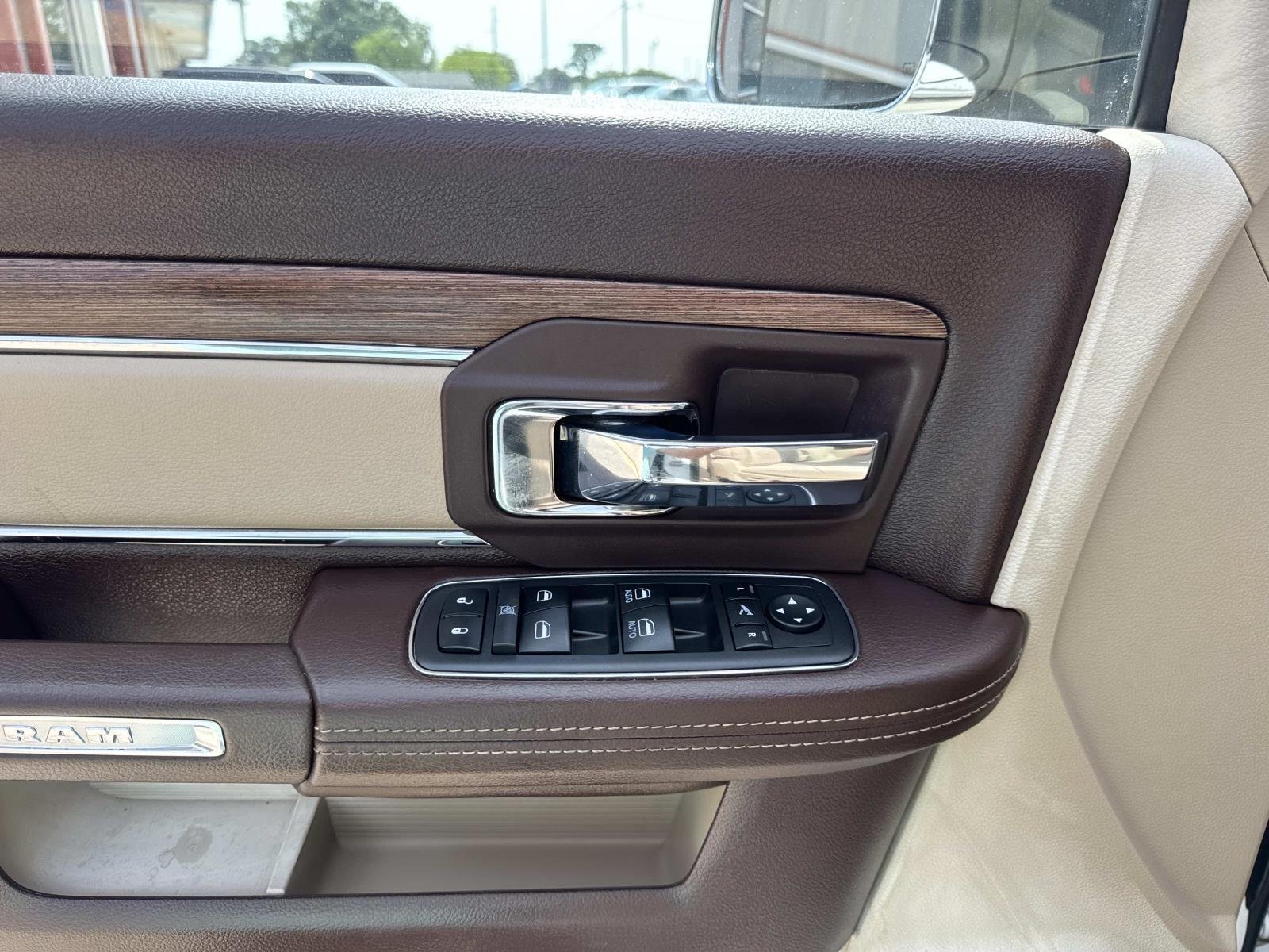 Used 2018 Bright White Clearcoat Ram Laramie image 19
