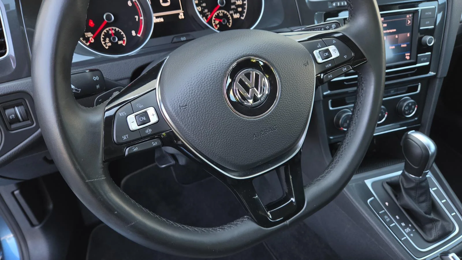 Used 2019 Silk Blue Metallic Volkswagen S image 28