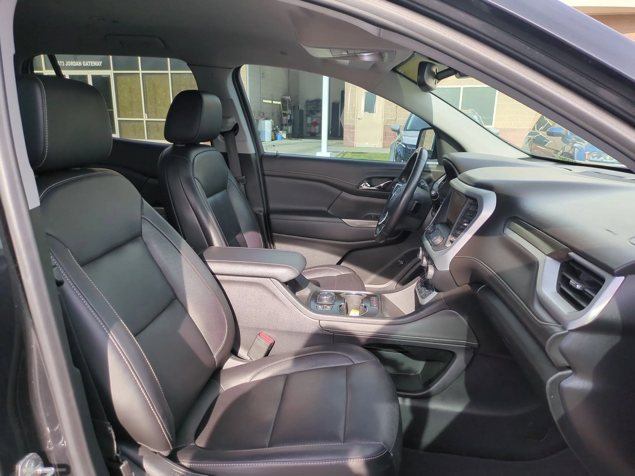 Used 2020 Carbon Black Metallic GMC SLT image 29