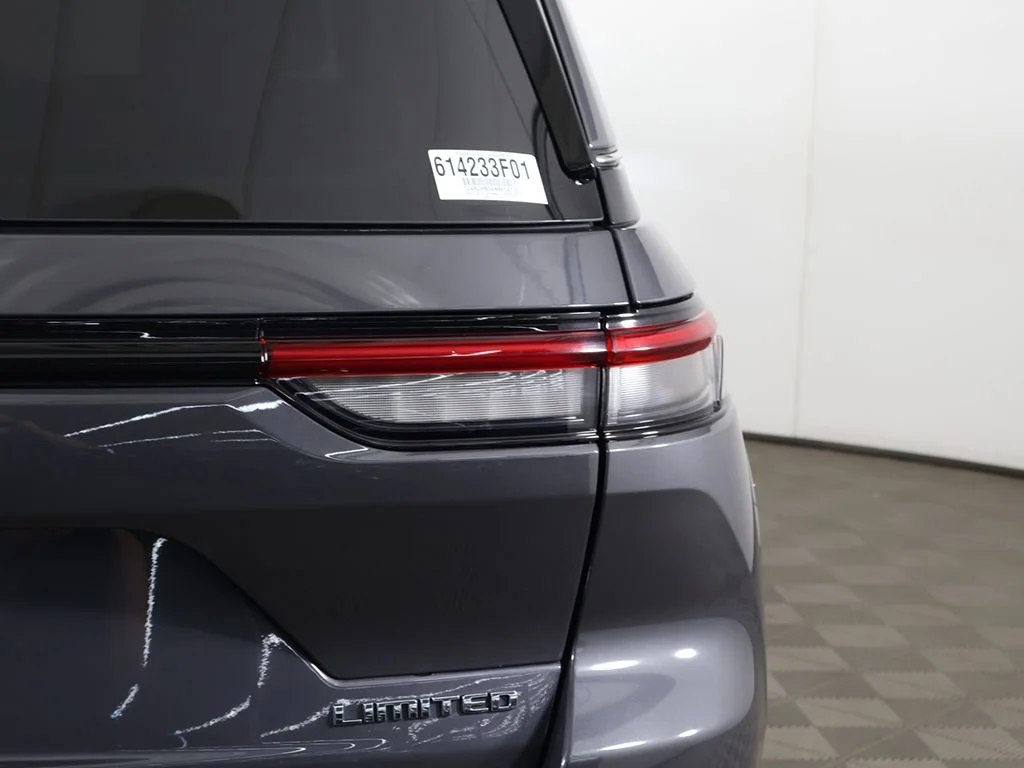 Used 2022 Gray Jeep Limited image 20