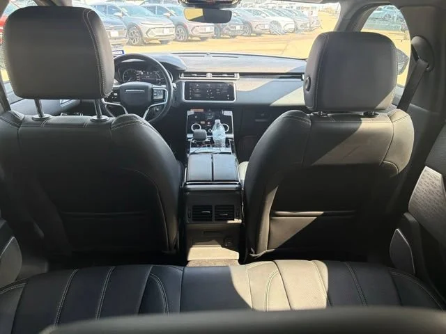 Used 2022 Black Land Rover R-Dynamic S image 5