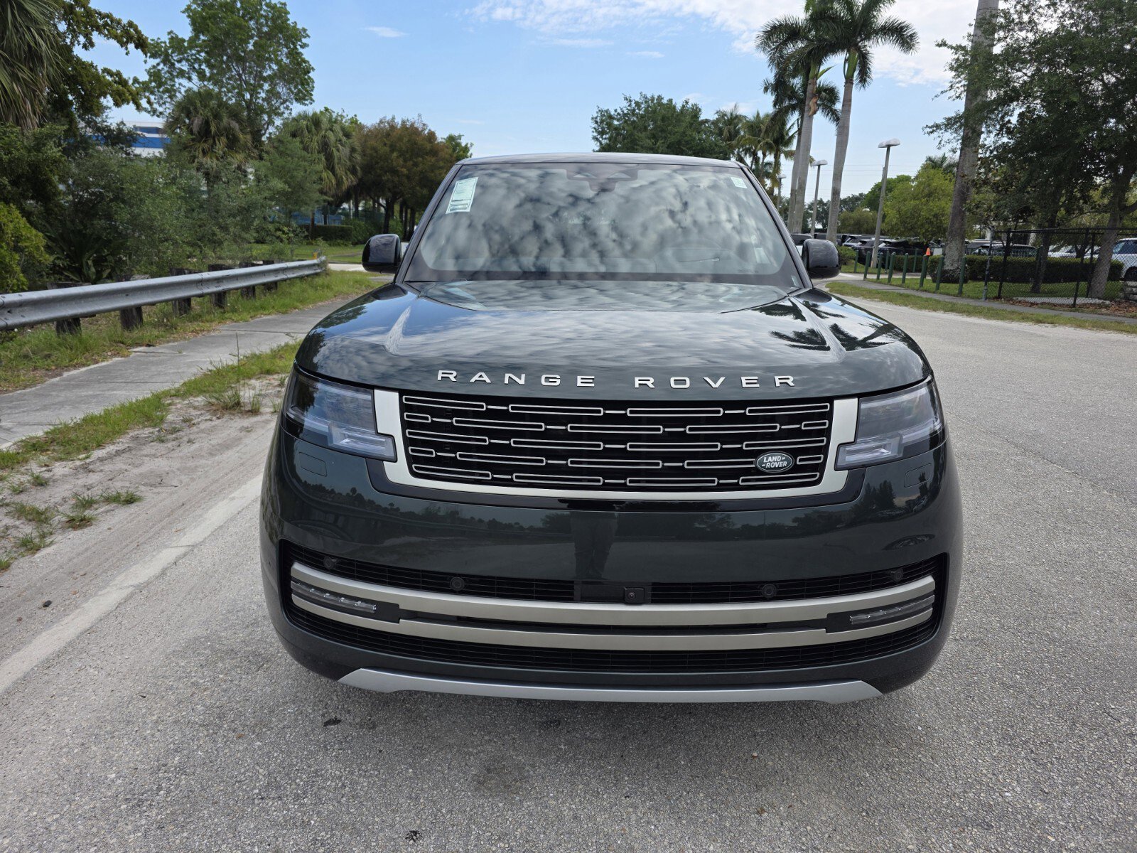 New 2026 Belgravia Green Land Rover SE image 8