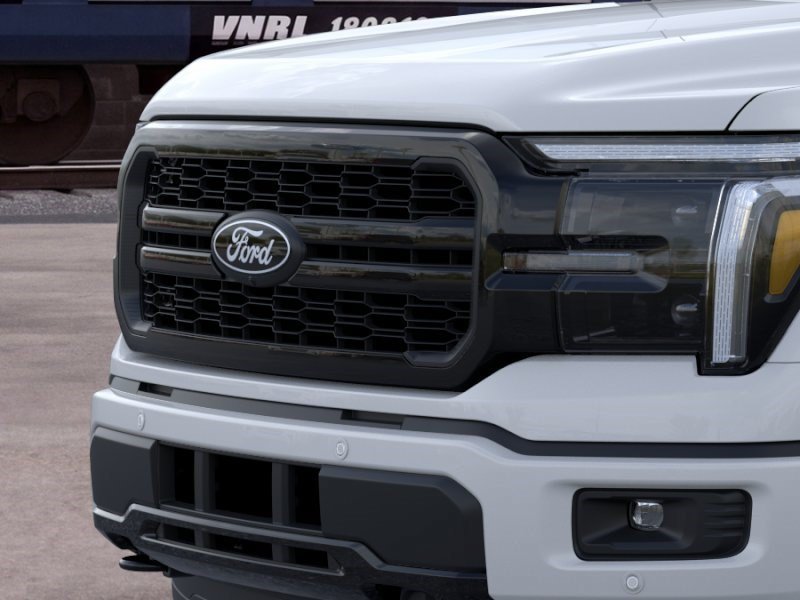 New 2026 Oxford White Ford LARIAT image 18