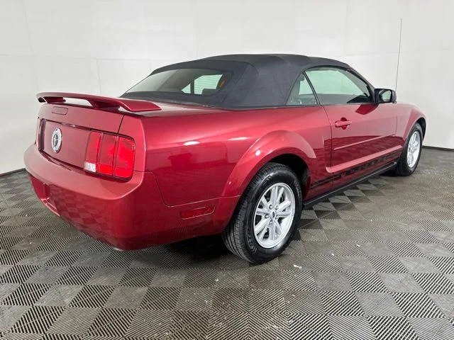 Used 2005 Red Ford V6 image 3