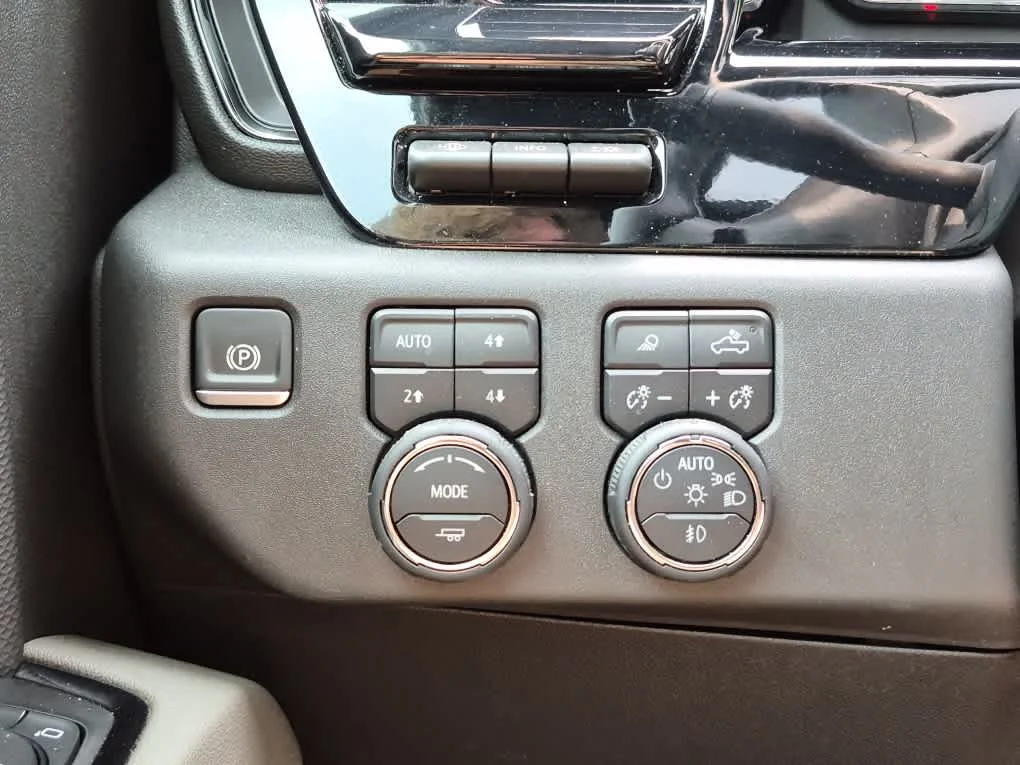 Used 2025 Black Chevrolet ZR2 image 21