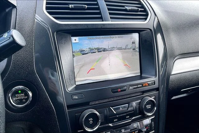 Used 2017 Gold Ford XLT image 13