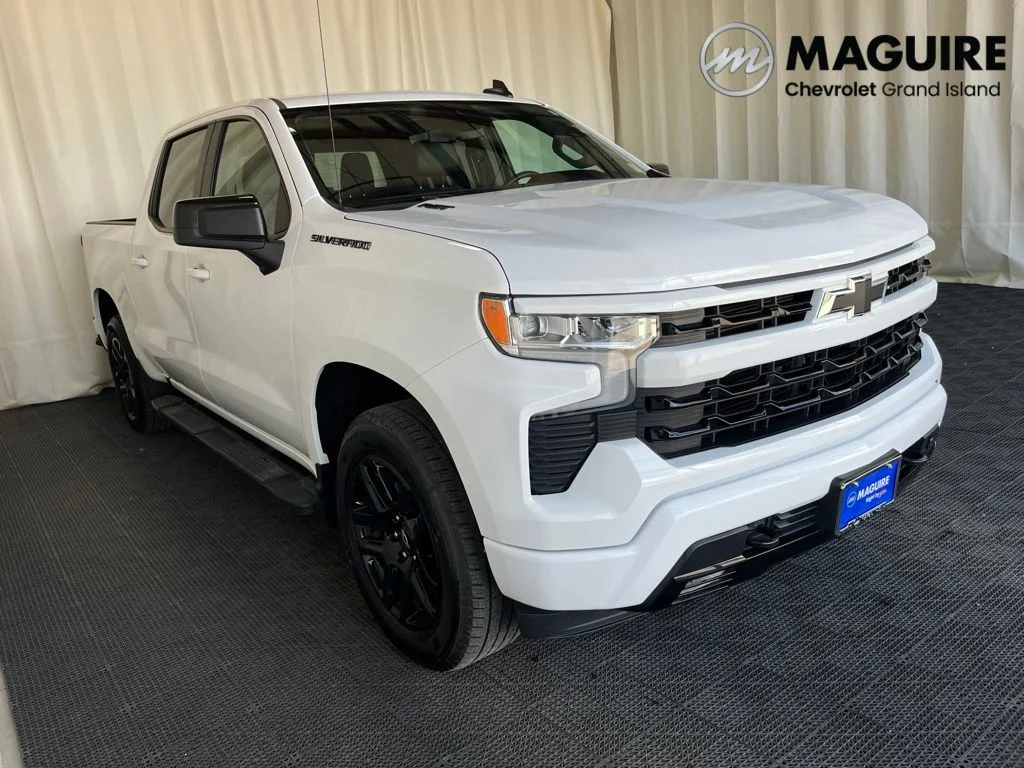 Used 2024 White Chevrolet RST image 28