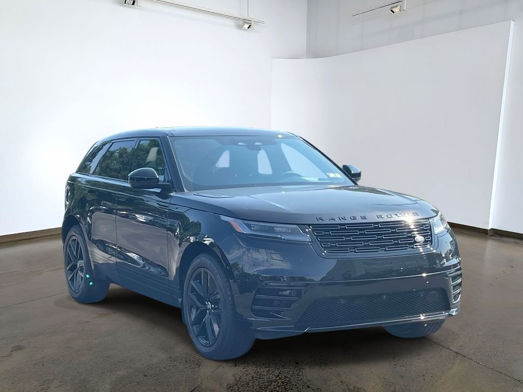 New 2026 Santorini Black Land Rover Dynamic SE image 3