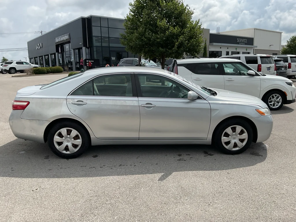 Used 2007 Titanium Metallic Toyota LE image 9