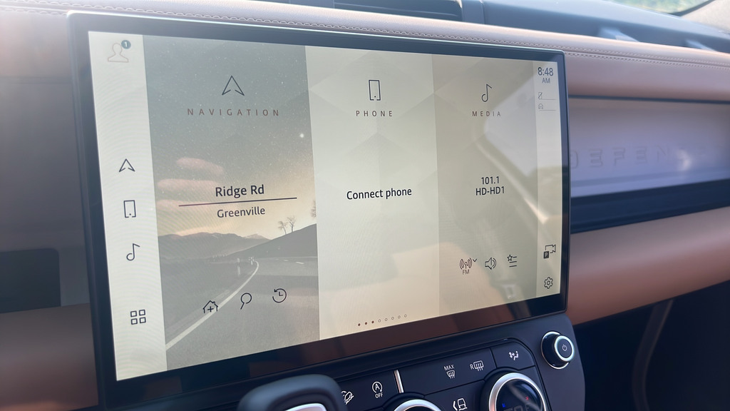 New 2026 White Land Rover X-Dynamic SE image 25