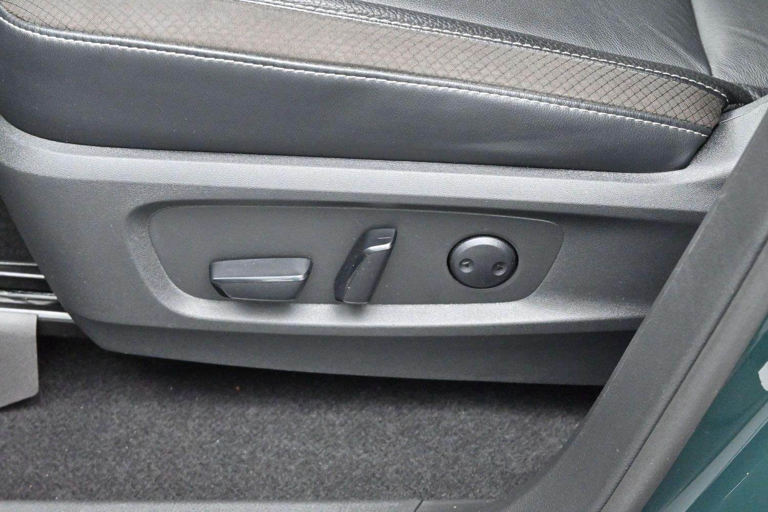 Used 2022 Green Nissan SL image 15