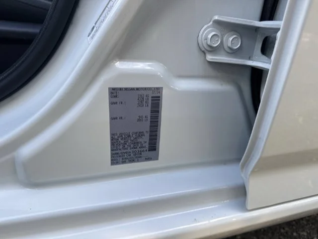 Used 2025 White Nissan 2.5 SV image 34
