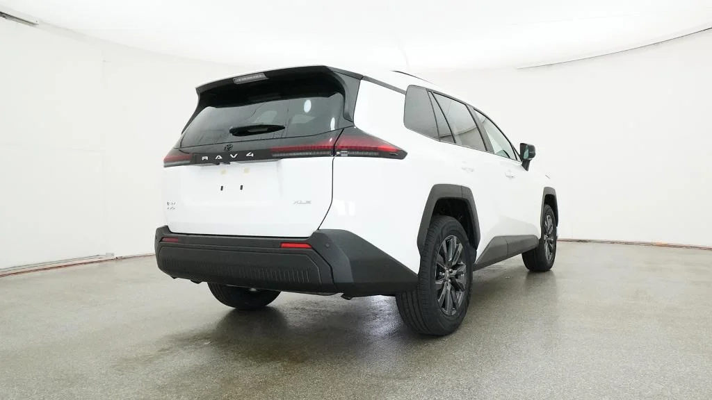 New 2026 Ice Cap Toyota XLE Premium image 21