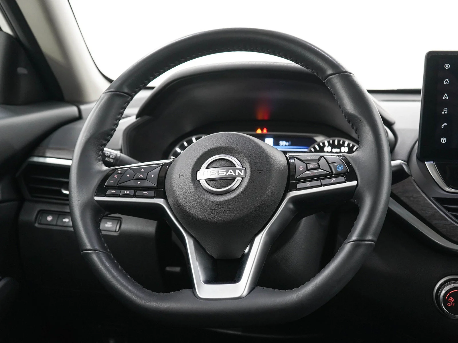 Used 2023 Pearl White Tricoat Nissan 2.5 SV image 16