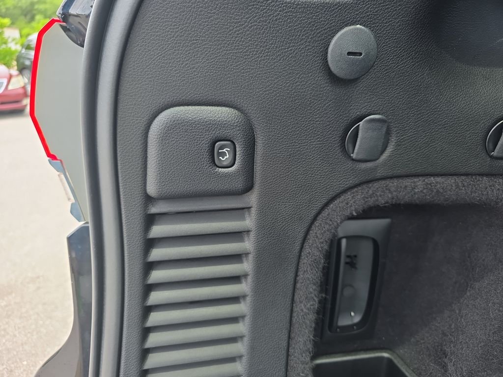 Used 2015 Black Jeep Limited image 31