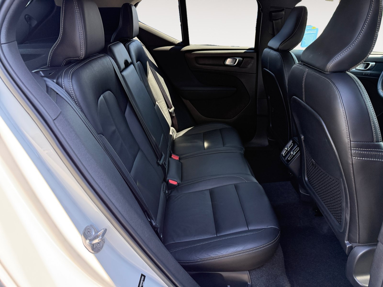 Used 2022 White Volvo Momentum image 18